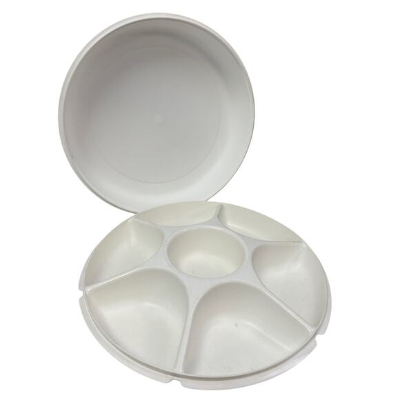 Tupperware 6 Section Round Plastic Sectioned Vegetable Dip Chip Tray w Lid - Picture 1 of 4